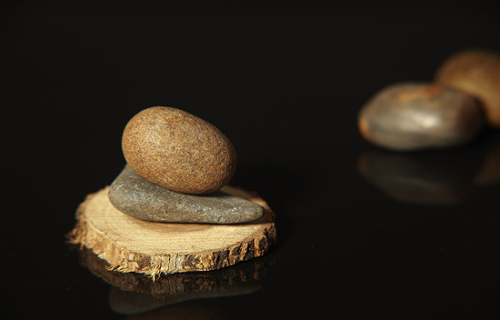 摄图网-摆放的小石头.jpg
