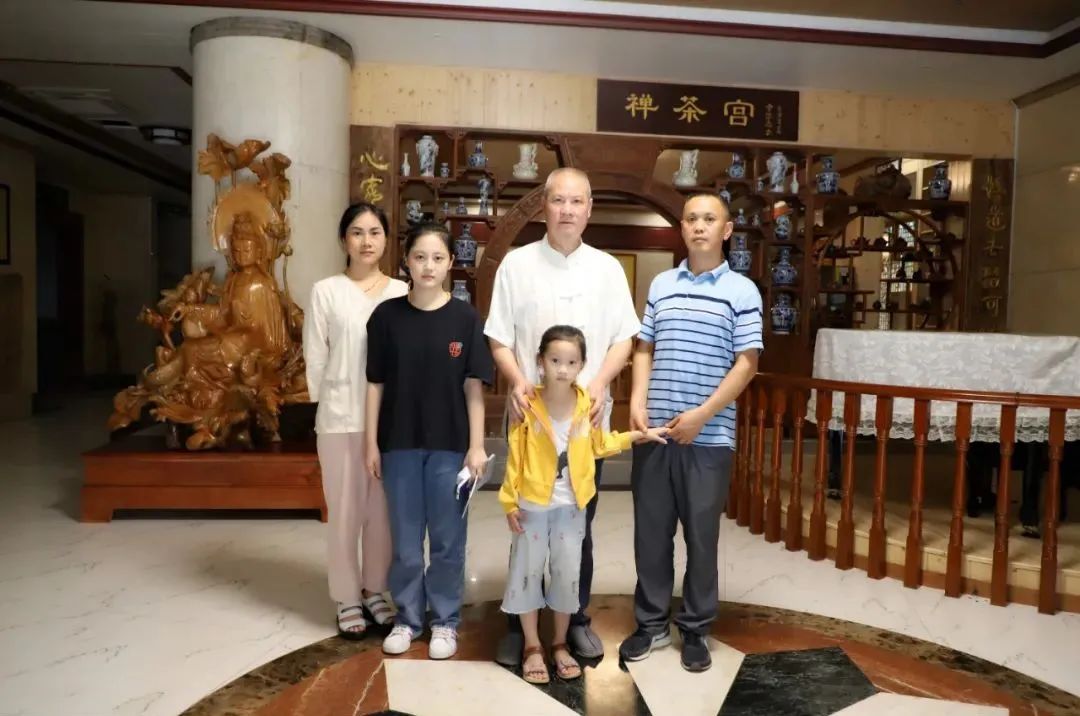 我们是父母实现心愿、寄托希望的神灯吗?
